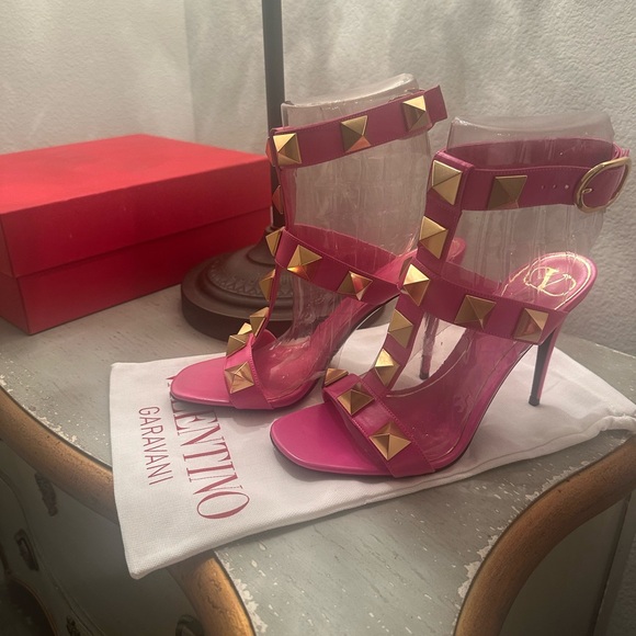 Valentino Garavani Hot Pink and Gold Studded Women's Heels (Worn once) Size 38 - Picture 7 of 8